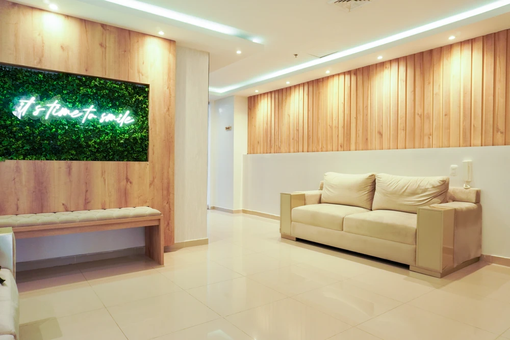 dr-victor-mendoza-veneers-16